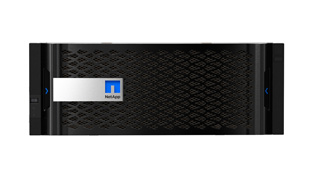 vue de face d'un système E5700 PCT avec le logo NetApp